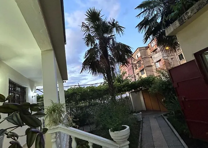 Top Guesthouse שקודר