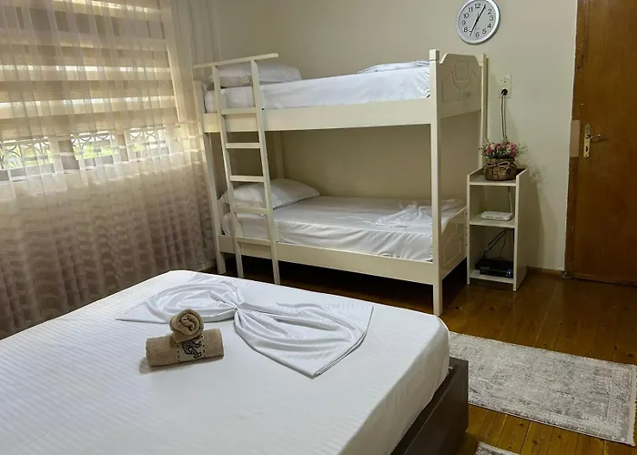 Top Guesthouse וילה שקודר