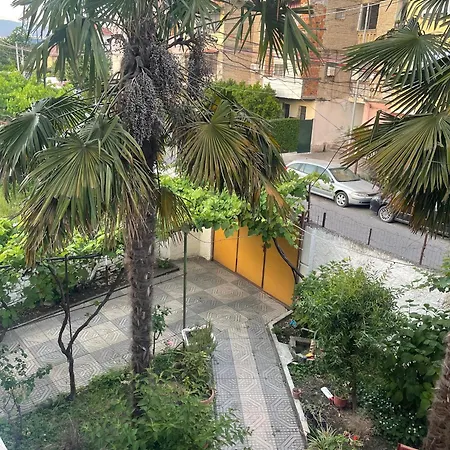 Top Guesthouse Villa *