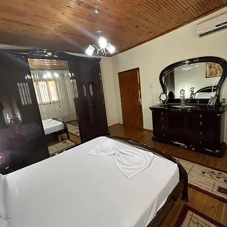 Top Guesthouse Villa *