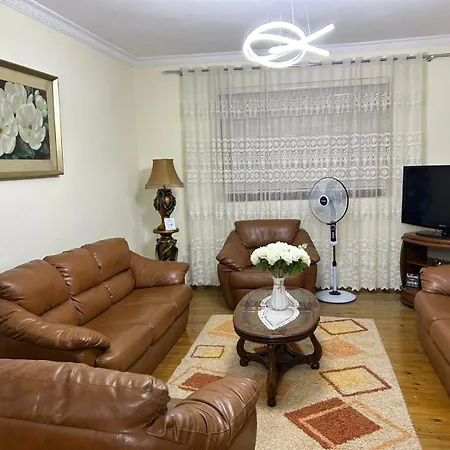 Top Guesthouse Villa *